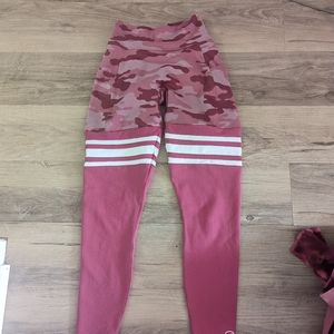 Pink camo bombshell leggings